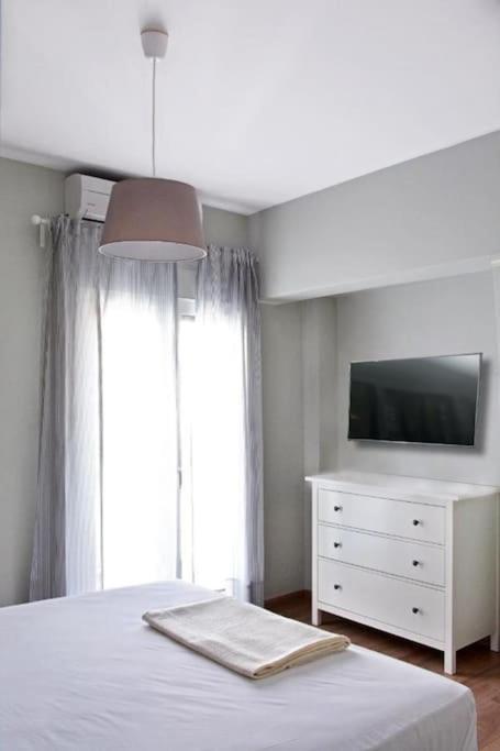 Near Acropolis, 3 Bedroom 2 Bathroom Big Beautiful Apt Афины Экстерьер фото